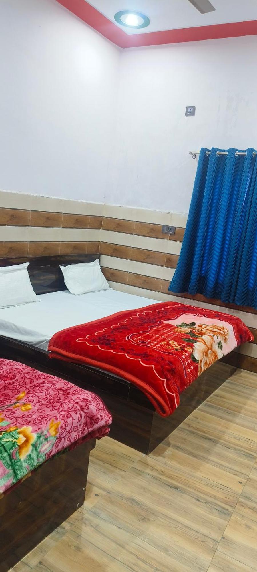 K.d.dham Near Prem Mandir1 Guest house