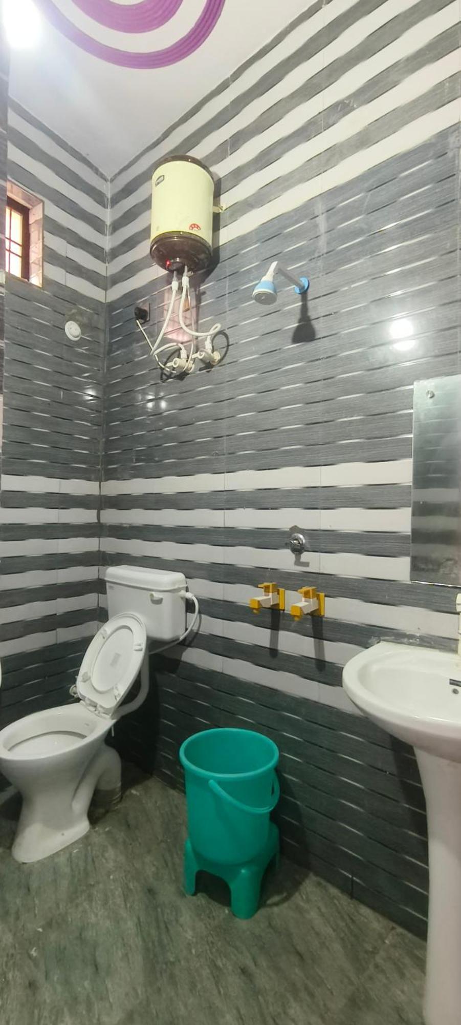 Guest house K.d.dham Near Prem Mandir1 *