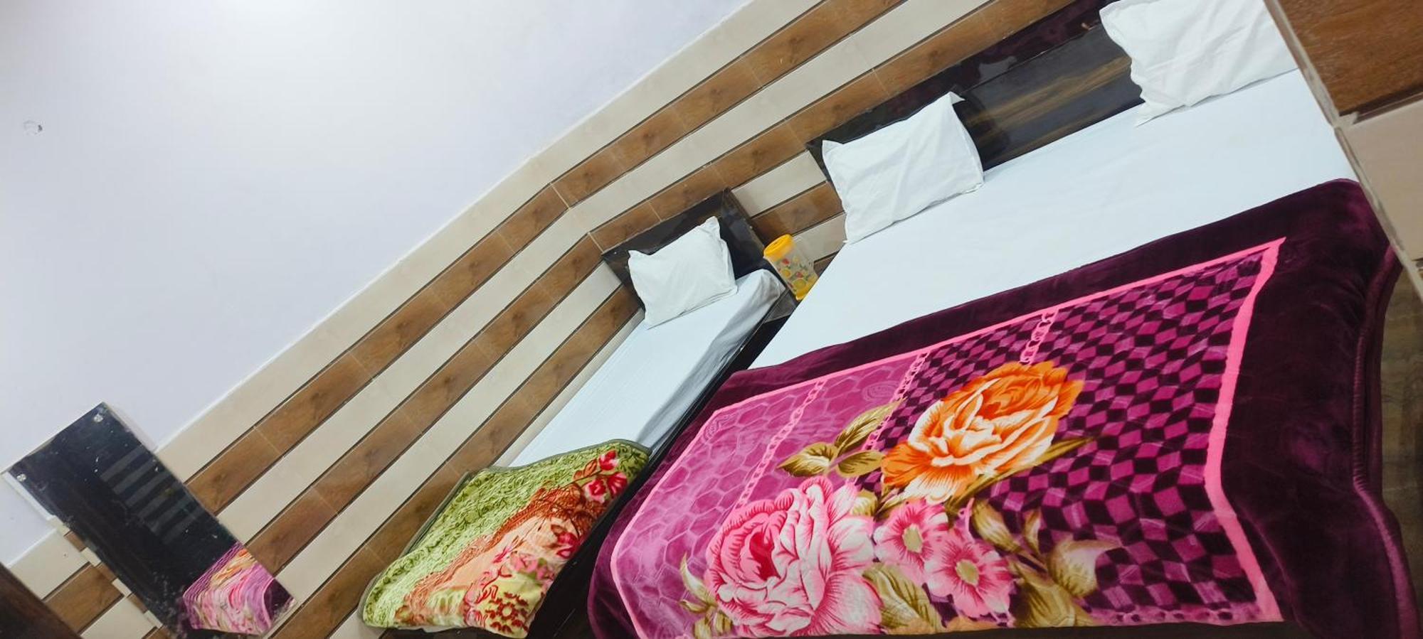 K.d.dham Near Prem Mandir1 Guest house Vrindavan