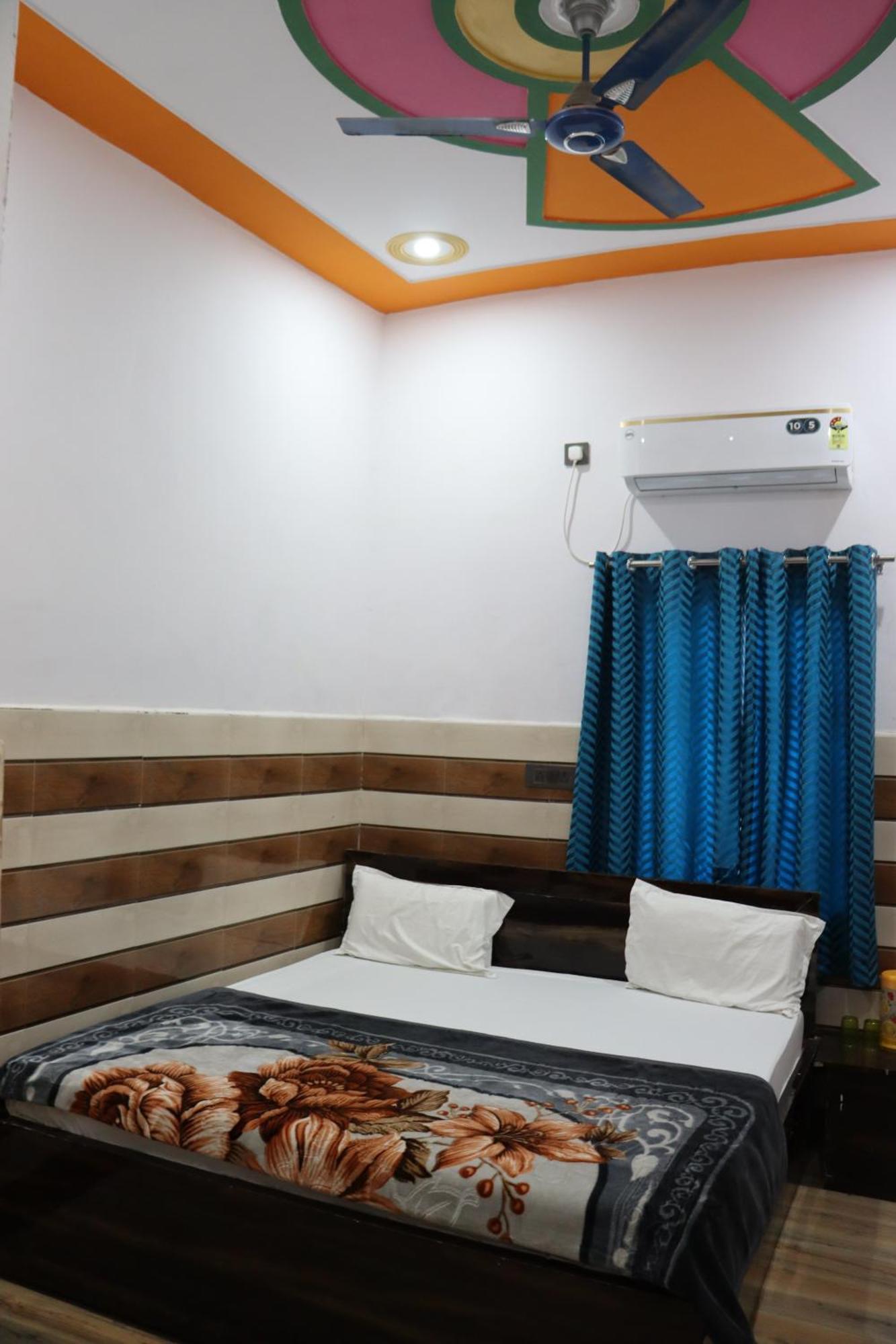 Guest house K.d.dham Near Prem Mandir1 *
